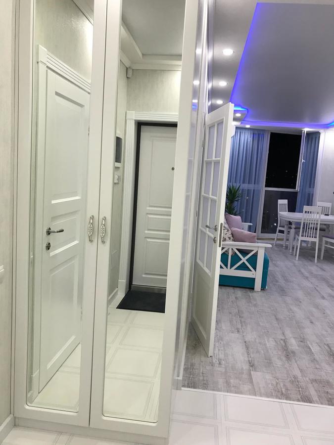 Luxe Apartment On Drahomanova Kiev Luaran gambar
